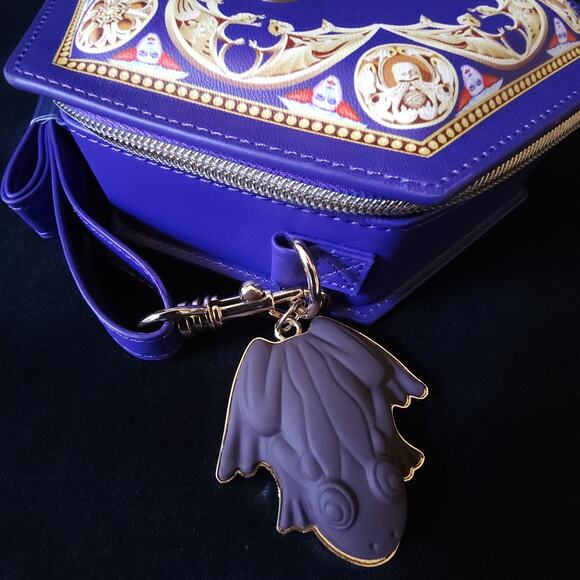 The Wizarding World Harry Potter Honeydukes Chocolate Frog Crossbody Bag NWT - Picture 3 of 10